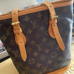 Stunning Authentic Louis Vuitton Petit Bucket